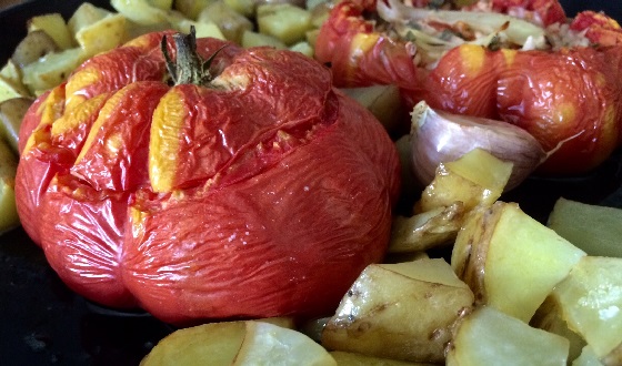 Romische Spezialitaten Auf Der Speisekarte Pomodori Con Il Riso Al Forno Con Patate Localike Roma